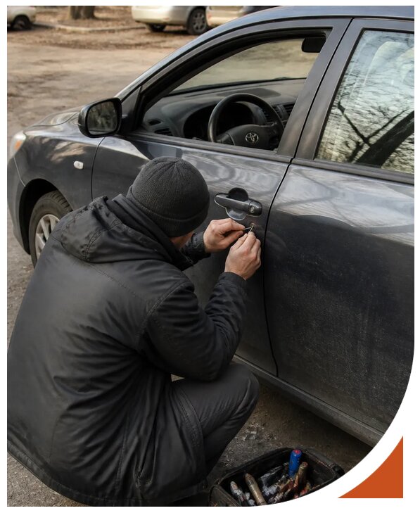 Профессиональное вскрытие автомобиля Тойота без повреждений в Луге